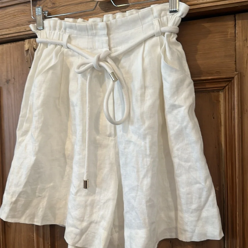 Mon Renn Linen Shorts - Picture 2 of 6